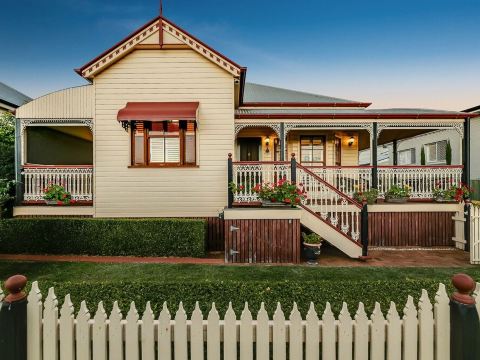 Toowoomba CBD, sleeps 8, opposite Queens Park
