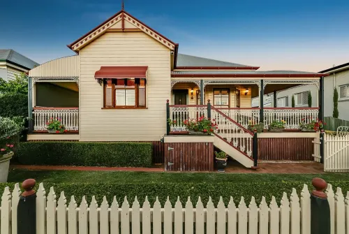 Toowoomba CBD, sleeps 8, opposite Queens Park