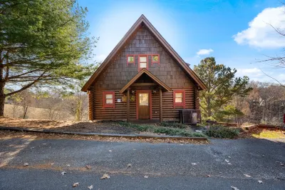 Rustic getaway in the mountains with brand new hot tub, close to parkway! Hotels near Ollie's Bargain Outlet