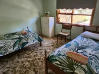 Large Retro Beach House with Style Class and Fun. Hotels near Tootgarook Wetlands