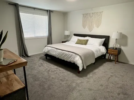 Sunlit Sage House - a peaceful retreat.  3 bed 2 bath bright & clean home