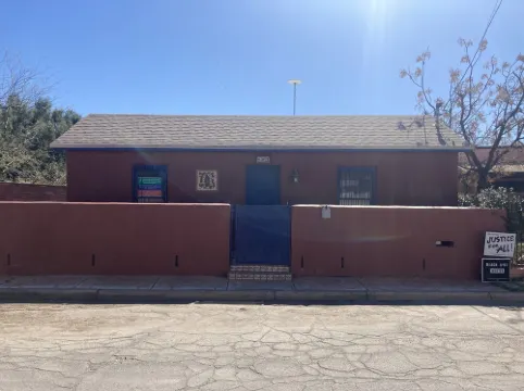 Guest room with private outside entrance and bath in Historic Barrio Viejo