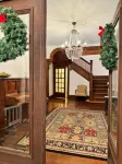 Downtown Spacious Apt with king bedroom, Formal Dining, and balcony!
