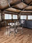 "THE ROUNDHOUSE" IN TOWN/360° LAKE & MTN VIEWS/2 DECKS/ SLED IN & OUT TO TRAILS