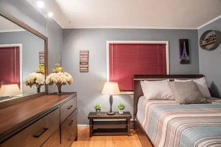 Amenity-Rich Fun Cabin~HotTub*GameRm*20-min to Ski