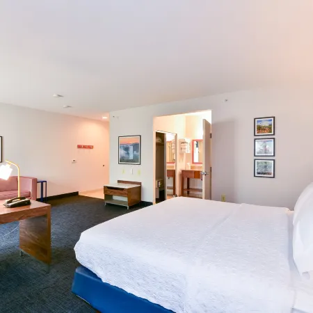 Hampton Inn & Suites Pittsburg