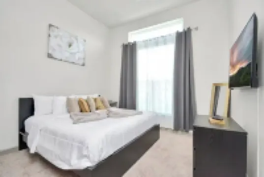 Downtown Houston Luxury Mid-Rise Apartment