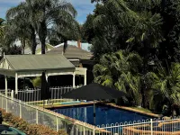 Paddlewheel Motel - Pools