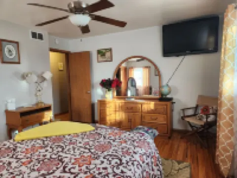 Charming Family 1-level and pet-friendly Home Hotels in Austin