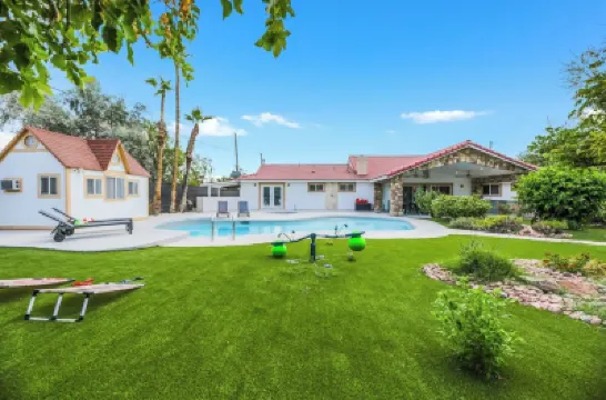 AMAZING VIP VILLA ON ACRE LAND WITH 6 BEDROOMS BIG POOL, OUTDOOR KITCHE ENJOY! โรงแรมใน