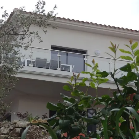 Superb 3-room apartment with view of the sea, mountains & vineyards