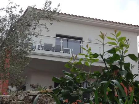 Superb 3-room apartment with view of the sea, mountains & vineyards Отели рядом с достопримечательностью «Port de plaisance Mare È Stagnu - Portu di turismu Mare È Stagnu»