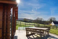 Quiet chalet with superb unobstructed view of the Morvan mountains - ชาเลต์