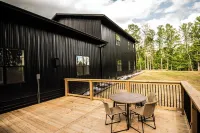 A family oasis located in the heart of Hocking Hills.