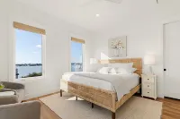 Luxurious Lake Retreat: Sleeps 18, King Suites, Pool, Slide, Sun Deck, Elevator Hotels in Granite Shoals