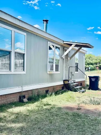 Cozy home in the heart of St Johns! Отели в г. Апачи