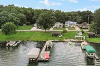 Beautiful 6 bedroom lake house with pontoon available for rent