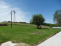 The Windmill Retreat - Large country home with big yard