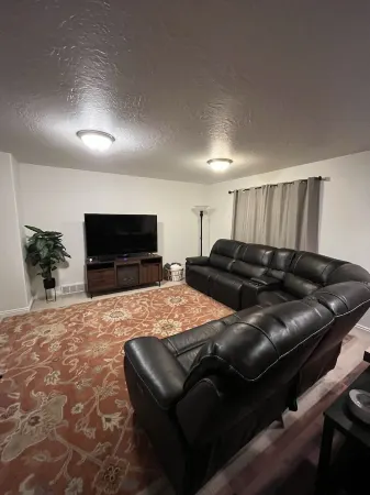 Quiet and comfortable home near SLC and ski resorts