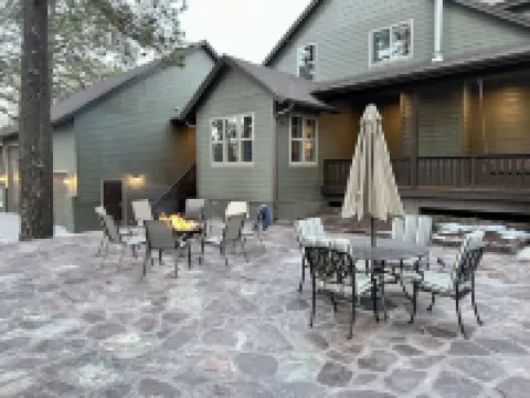 Luxury vacation home on 5 acres, 6BR, 4 BA Hotels in Parks