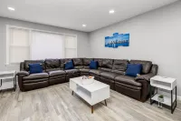 FREE Parking Modern Duplex King Beds near EWR& NYC