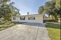 Clearwater Charm.Charming home with fireplace, golf nearby, central AC, W/D Hotels near DSW Designer Shoe Warehouse