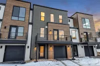 Woodward Luxury - Hot Tub! Trails/Nature from the back patio