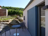 Modern detached vacation home for two on the edge of the village in the Bavarian Rhön. Hotels in Bastheim