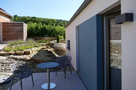 Modern detached vacation home for two on the edge of the village in the Bavarian Rhön.