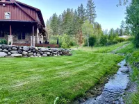 Riverfront Luxury Cabin With Pond And Hot Tub Hotels near Calvary Chapel Bitterroot Valley