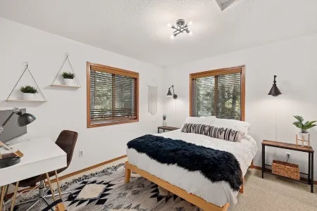 Cozy Cabin with Private Hot Tub - Trails and Sandy River Nearby - Sleeps 7