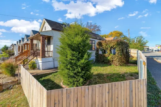 Cheerful 2 Bedroom House on the Hill in St. Louis Отели рядом с достопримечательностью «Юго-Запад Сити Дог Парк»