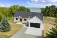 Luxury Beach Retreat: Private Beach + Bonus Tiny House - 4 estrellas
