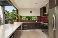 5 bedroom 5 bathroom, private poolside cabana bedroom, Beach 20meters