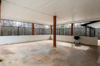 100% - 5 Star Reviews!   Clean, Safe & Enjoyable Home Away from Home!