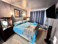 Big Bear: Spacious 4-Bedroom Near the Ocean Hotels near Kodiak History Museum
