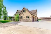 Beautiful home located in the heart of Garden City.