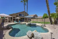Moore House ~ Downtown Gilbert w/ Pool & Yard Games