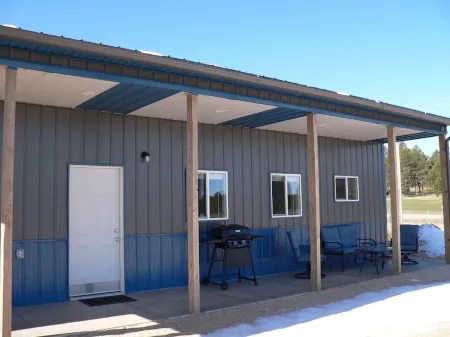 Country setting, minutes from Custer. Paved road. No Cleaning Fees. UNIT 2