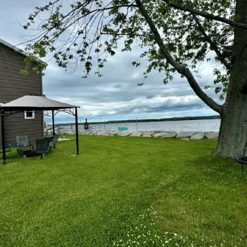 Enjoy 110' of Waterfront w/ Water Toys at Sandy Bottom Bay Beach House For 8!!
