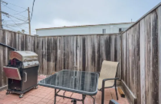 OB Cottage w outdoor patio / 3 min to the beach