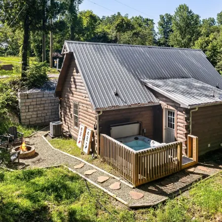 Best P. Forge Location Mins to Dollywood while private on a quiet Street