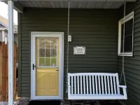 Private Hot Tub, Outdoor TV, near Downtown & Lake Michigan Beaches! Hotels in Filer Charter Township