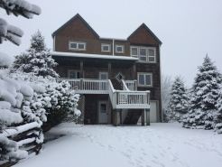 6 Bdrm 5 Bath Sleeps 14 Ski in and Ski out Slopeside!