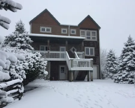 6 Bdrm 5 Bath Sleeps 14 Ski in and Ski out Slopeside! Hotels in Beech Mountain