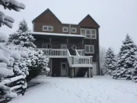 6 Bdrm 5 Bath Sleeps 14 Ski in and Ski out Slopeside! - balcony