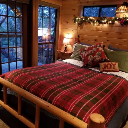 Stoney Porch Guest Cabin - Nestled in the Beautiful Texas Hill Country