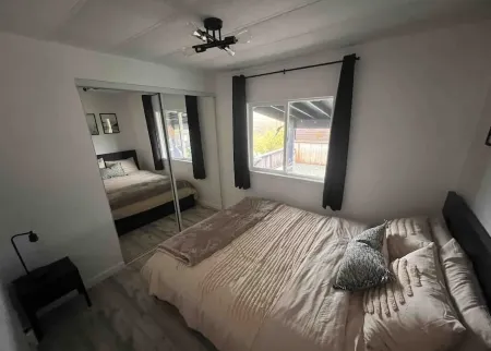 Tiki Escape w/ Amazing Mountain and Marsh Backdrop Отели рядом с достопримечательностью «Jetty Marina»