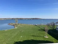 Idyllic 2 bedroom Apartment/Flat on Lake Ontario