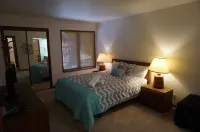 Beautiful Sun-Filled Condo just Steps from Mammoth Mountain's Canyon Lodge! Hotels near Mammoth Mountain Ski Area